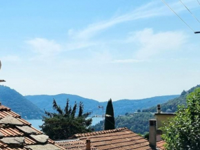 Grazioso appartamento Red Rose Moltrasio